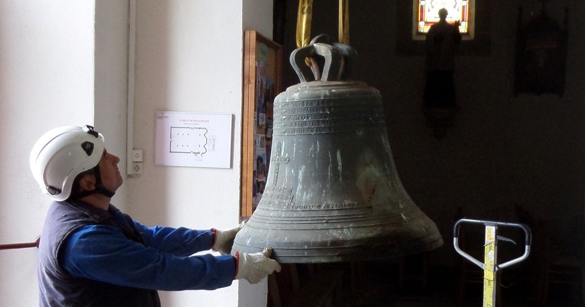 cloche eglise guyonniere