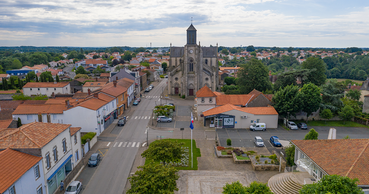 Photo : centre-bourg de Saint-Georges-de-Montaigu