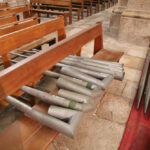 Photo : démontage de l'orgue de l'église Saint Jean-Baptiste, Montaigu-Vendée