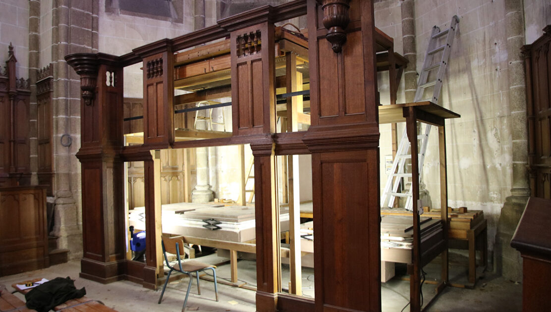 Photo : démontage de l'orgue de l'église Saint Jean-Baptiste, Montaigu-Vendée