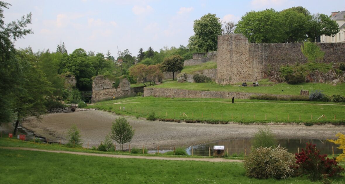 Plan d'eau remparts Montaigu