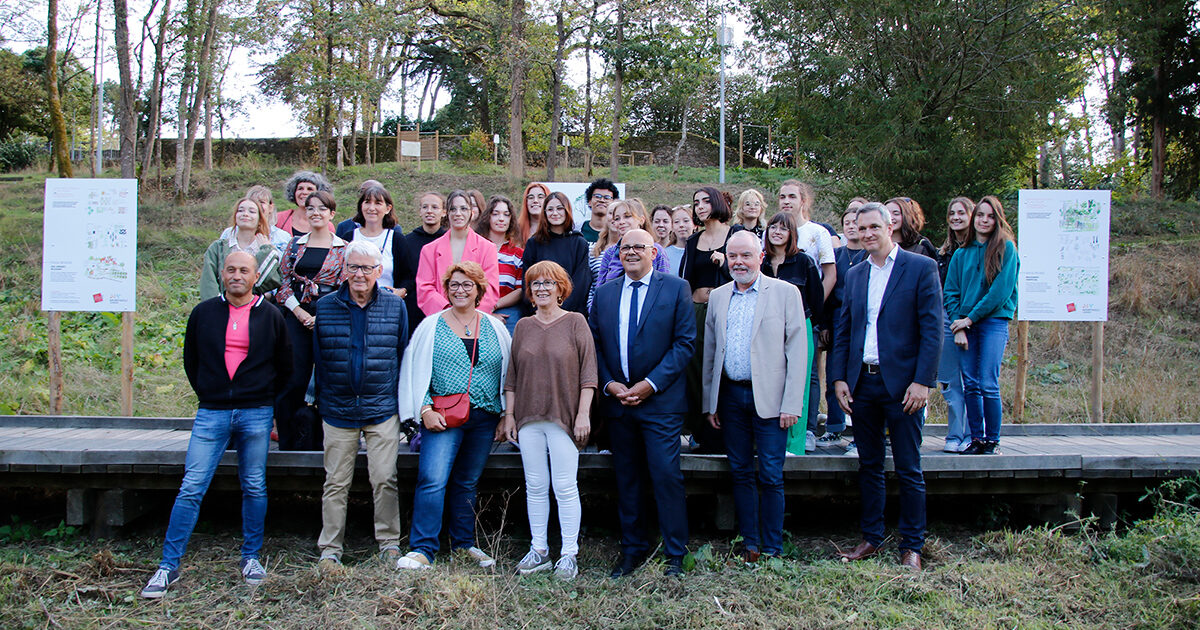 Photo : vernissage de l'exposition Cartographie-sensible du Val d'Asson réalisée par les étudiants du lycée Léonard de Vinci